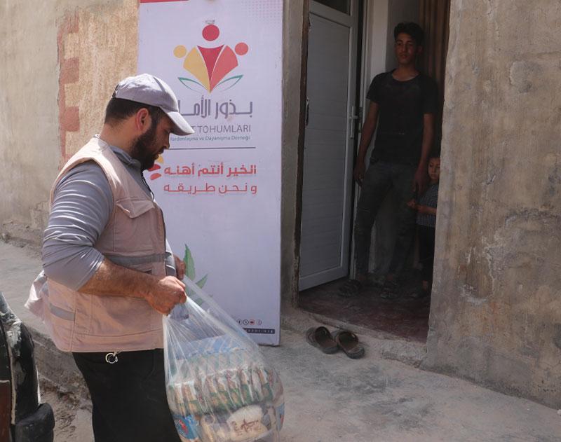 توزيع السلال الغذائية