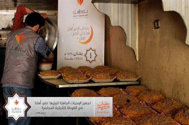 افطار جماعي للأخوة الصائمين في أحد مساجد الغوطة الشرقية